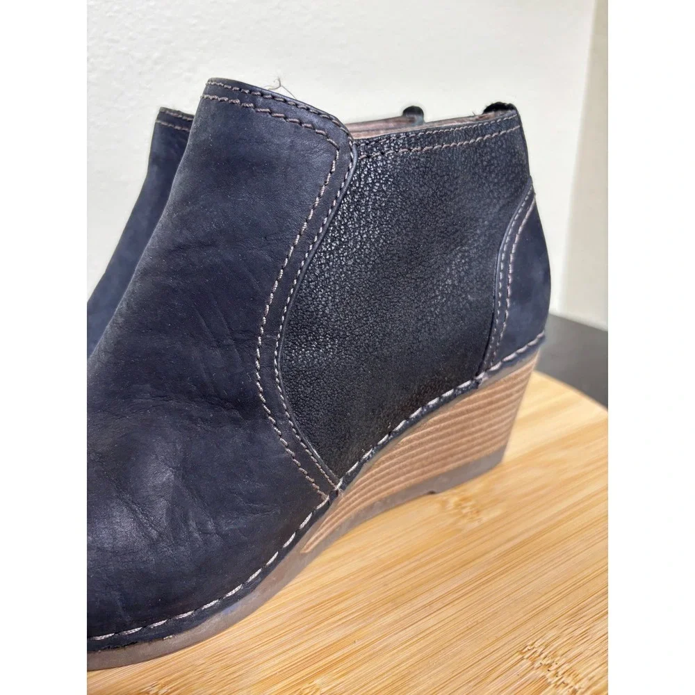 Dansko Susan Wedge Booties 38 US 7.5-8 Black Nubuck Leather Side Zip Ankle Boots
